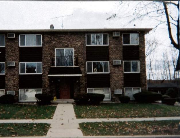 859 Jefferson Ave in Elgin, IL - Foto de edificio