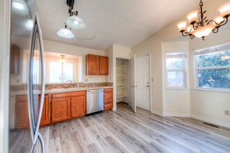 2875 Richmond Dr in Colorado Springs, CO - Foto de edificio - Building Photo