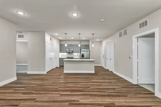 The Kelsey at Scofield Farms in Austin, TX - Foto de edificio - Building Photo