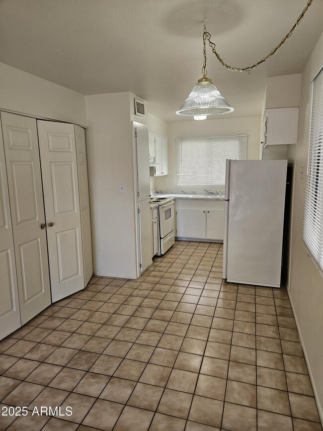 1223 E Baker Dr in Tempe, AZ - Foto de edificio - Building Photo