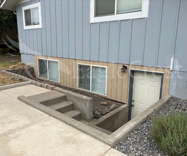 1110SCOLLEGE, Unit 1110SCOLLEGE B in College Place, WA - Foto de edificio - Building Photo