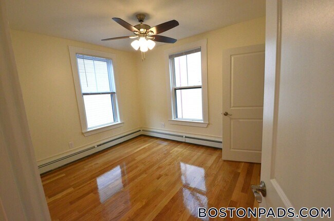 35 Brookline St, Unit 8 in Cambridge, MA - Building Photo - Building Photo