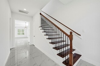 7203 Weyburn St, Unit 207-4 in Houston, TX - Building Photo - Building Photo