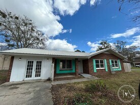 720 Bacon Rd in Hinesville, GA - Building Photo