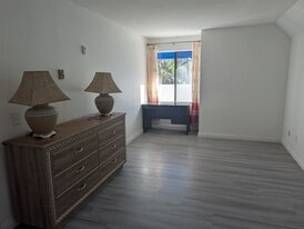 8308 Regents Rd, Unit 1E in San Diego, CA - Building Photo