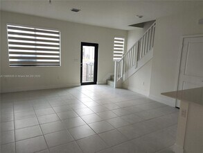 8040 NW 42nd St in Doral, FL - Building Photo - Building Photo