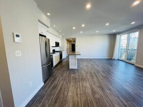 375 Pleasant St, Unit 2 in Watertown, MA - Building Photo - Building Photo