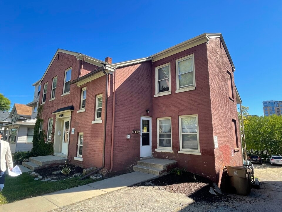 121 E Gorham St, Unit 5 in Madison, WI - Building Photo