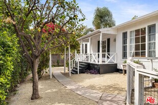 741 N Dillon St in Los Angeles, CA - Building Photo