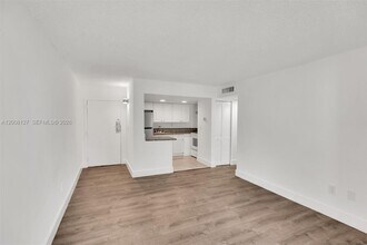 4335 NW S Tamiami Canal Dr in Miami, FL - Building Photo - Building Photo