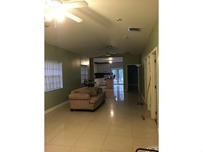 2634 Pierce St in Hollywood, FL - Building Photo - Interior Photo