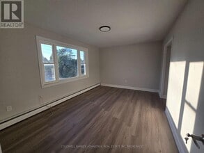 936 E Main St in Welland, ON - Building Photo - Building Photo