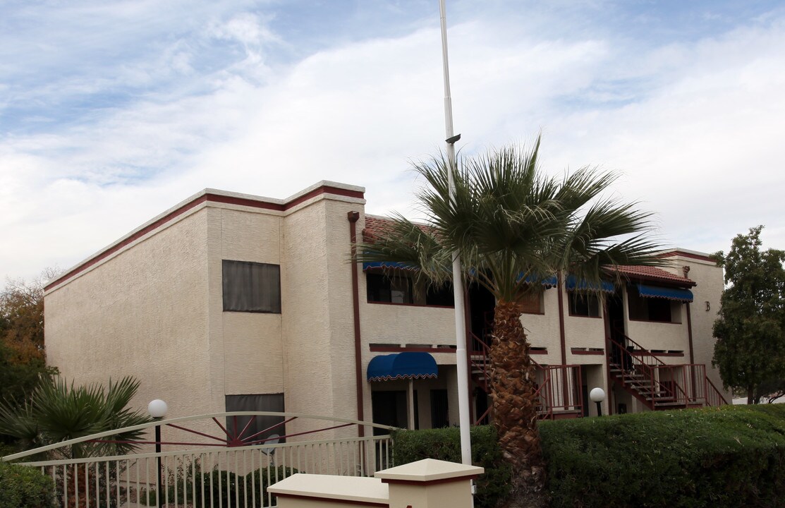 Papago Buttes III in Phoenix, AZ - Building Photo