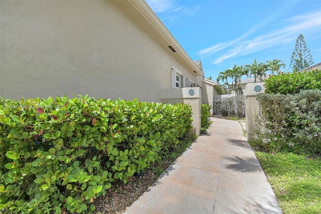 property at 303 E Riverbend Dr