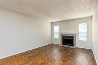 Bent Oaks Apartments in Dallas, TX - Building Photo - Interior Photo