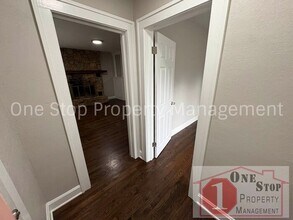 400 E Gudgell Ave in Independence, MO - Building Photo - Building Photo
