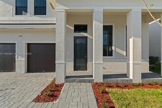 15441 SW 20 Ln in Miami, FL - Building Photo - Building Photo