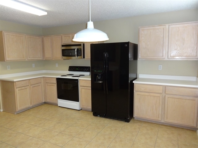 4301 Meadowknoll Dr in Fort Worth, TX - Foto de edificio - Building Photo