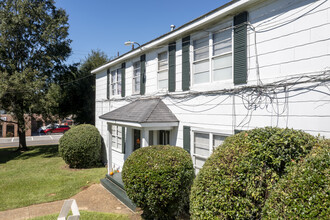 Hackberry Place in Tuscaloosa, AL - Foto de edificio - Building Photo