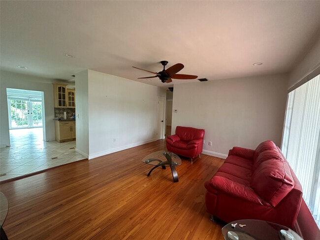 445 NE 109th St in Miami, FL - Building Photo - Building Photo