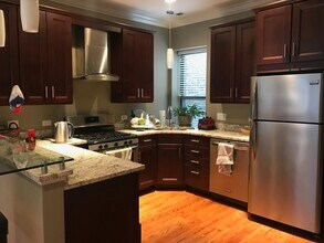 2430 N Geneva Terrace in Chicago, IL - Building Photo - Building Photo