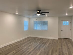 6033 Pentz Rd in Paradise, CA - Building Photo - Building Photo