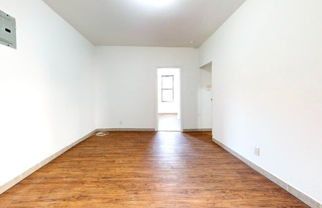 41-07 28th Ave in Queens, NY - Building Photo - Building Photo