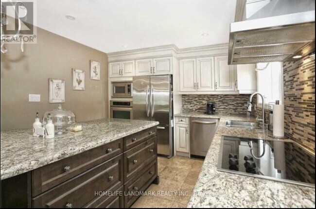 70 Corinthian Blvd in Toronto, ON - Building Photo - Building Photo