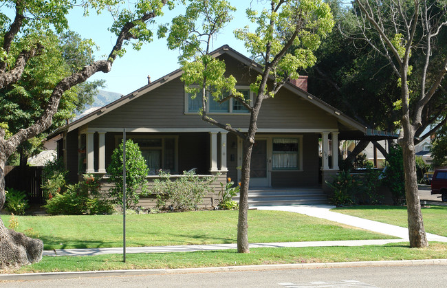 602 E Santa Paula St