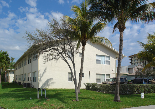 3237 NE 10th St in Pompano Beach, FL - Building Photo - Building Photo