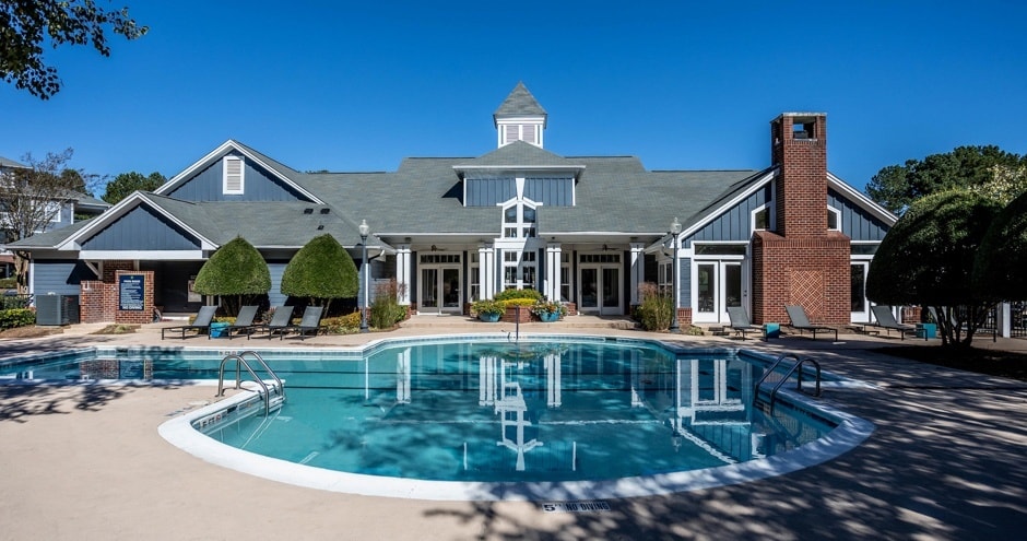 High House at Cary Apartments in Cary, NC - Foto de edificio