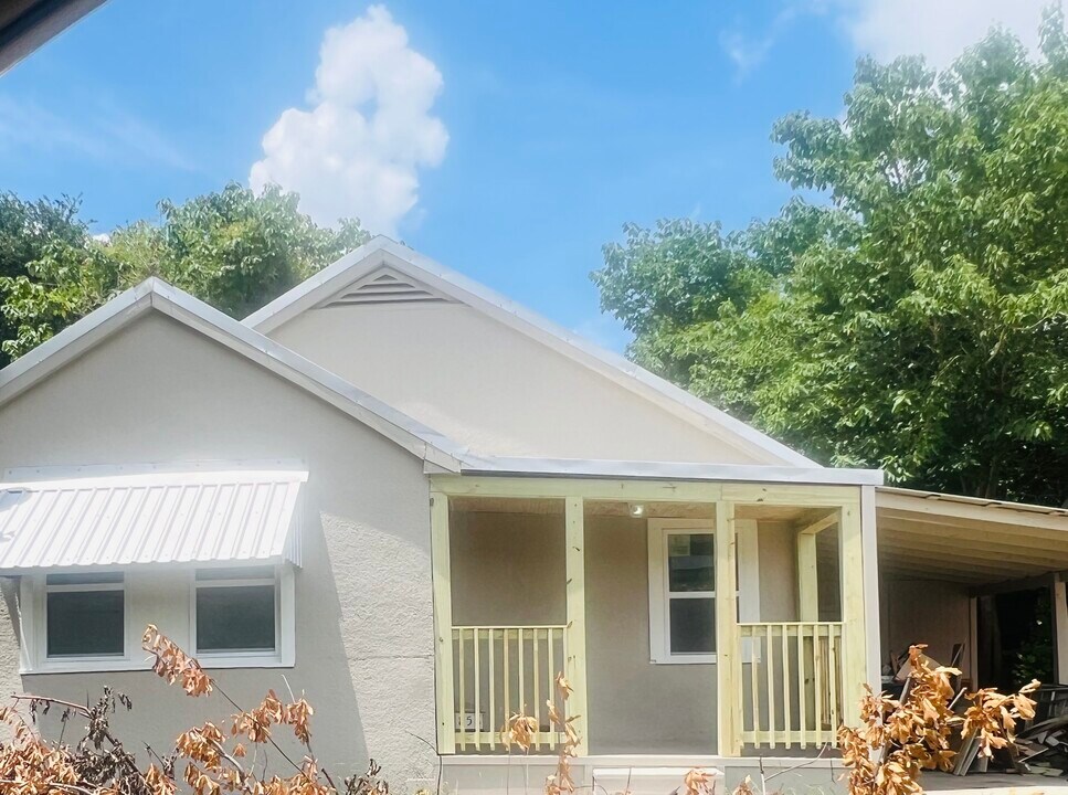 858 Geranium St in Baton Rouge, LA - Building Photo