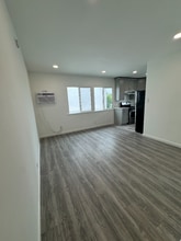 1553 Ridgeley Dr, Unit 1553 in Los Angeles, CA - Building Photo - Building Photo