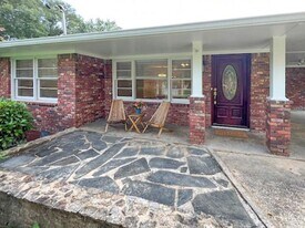 2711 Fairlane Dr in Doraville, GA - Building Photo