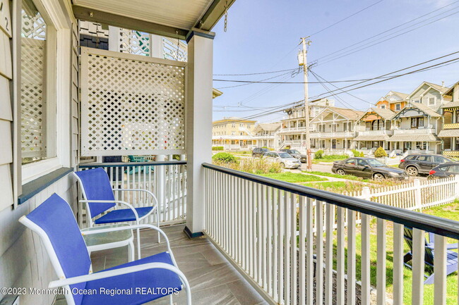 6 Embury Ave in Ocean Grove, NJ - Foto de edificio - Building Photo