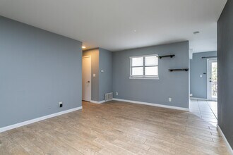 2801 W Broadway in Columbia, MO - Building Photo - Building Photo