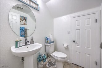 548 W Civic Holiday Ave in North Las Vegas, NV - Building Photo - Building Photo