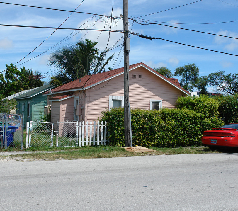 1465 NE 110th St in Miami, FL - Building Photo