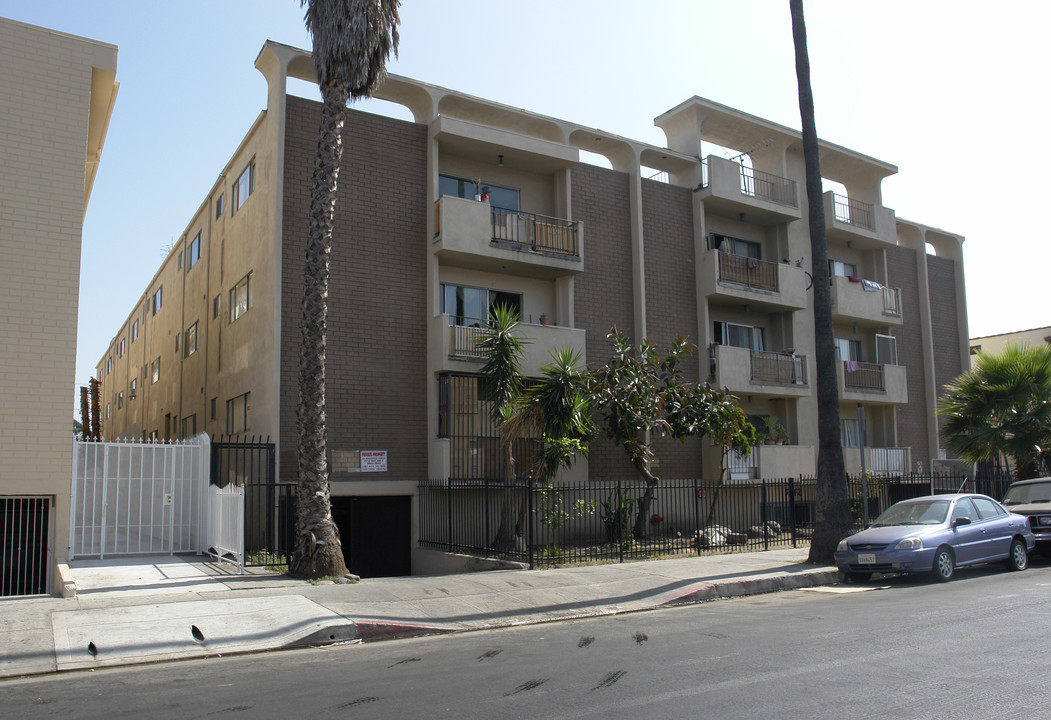 Sierra Vista Regency in Los Angeles, CA - Building Photo