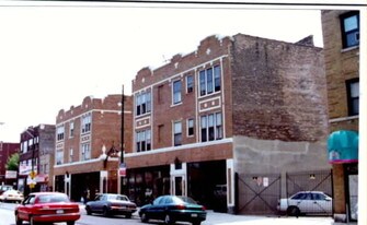 6642-6654 N Clark St in Chicago, IL - Building Photo
