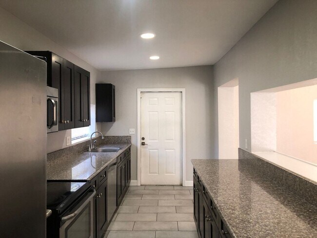 4062 10th Ave N in St. Petersburg, FL - Building Photo - Building Photo