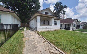 1074 Forest Ave in Memphis, TN - Foto de edificio - Building Photo