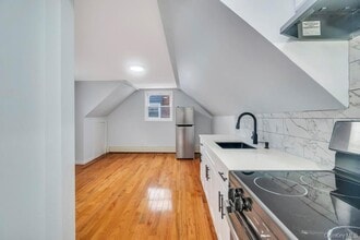 588 Cameron St in Elmont, NY - Building Photo - Building Photo