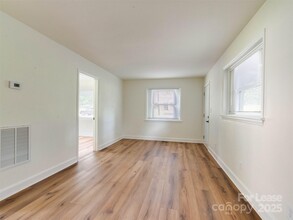 1416 Anderson St in Charlotte, NC - Foto de edificio - Building Photo