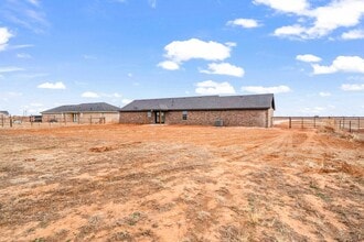 10705 N County Rd 2800 in Lubbock, TX - Foto de edificio - Building Photo