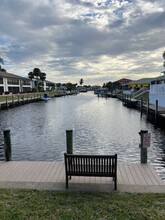 3935 Country Club Blvd in Cape Coral, FL - Foto de edificio - Building Photo