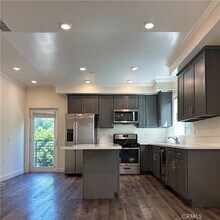 14019 Vanowen St in Los Angeles, CA - Building Photo - Building Photo
