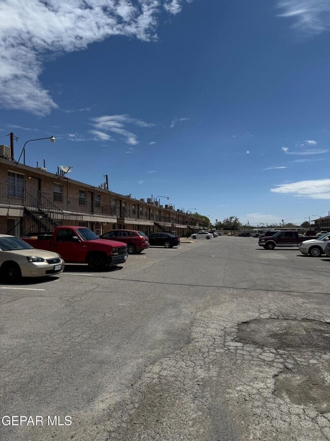 8507 Alameda Ave in El Paso, TX - Building Photo - Building Photo