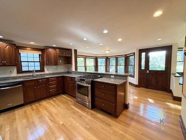 33 Clearwater Rd in Brookline, MA - Building Photo - Building Photo