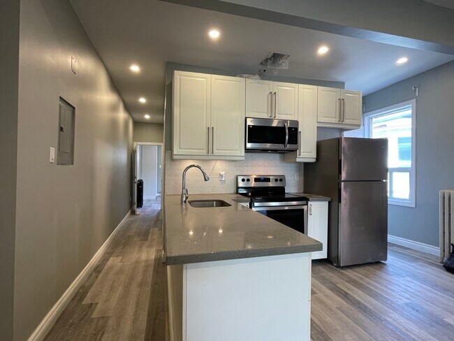 822 Dundas St W in Toronto, ON - Building Photo - Building Photo